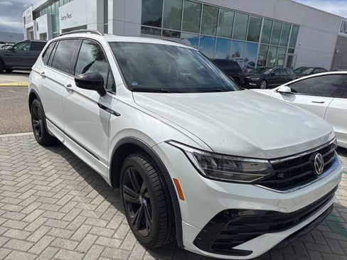 Used 2023 Volkswagen Tiguan SE R-Line image 2