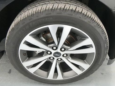 Used 2020 Ford Expedition Limited w/ Equipment Group 302A AWD/4WD image 11