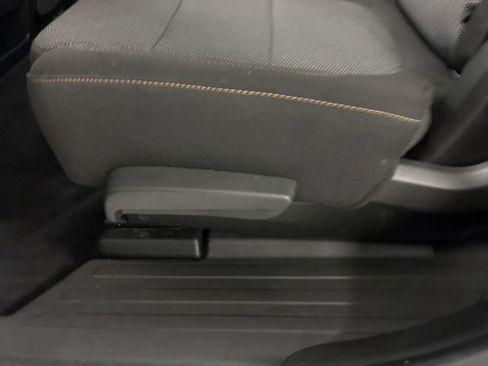 Used 2021 Chevrolet Traverse LS FWD image 14