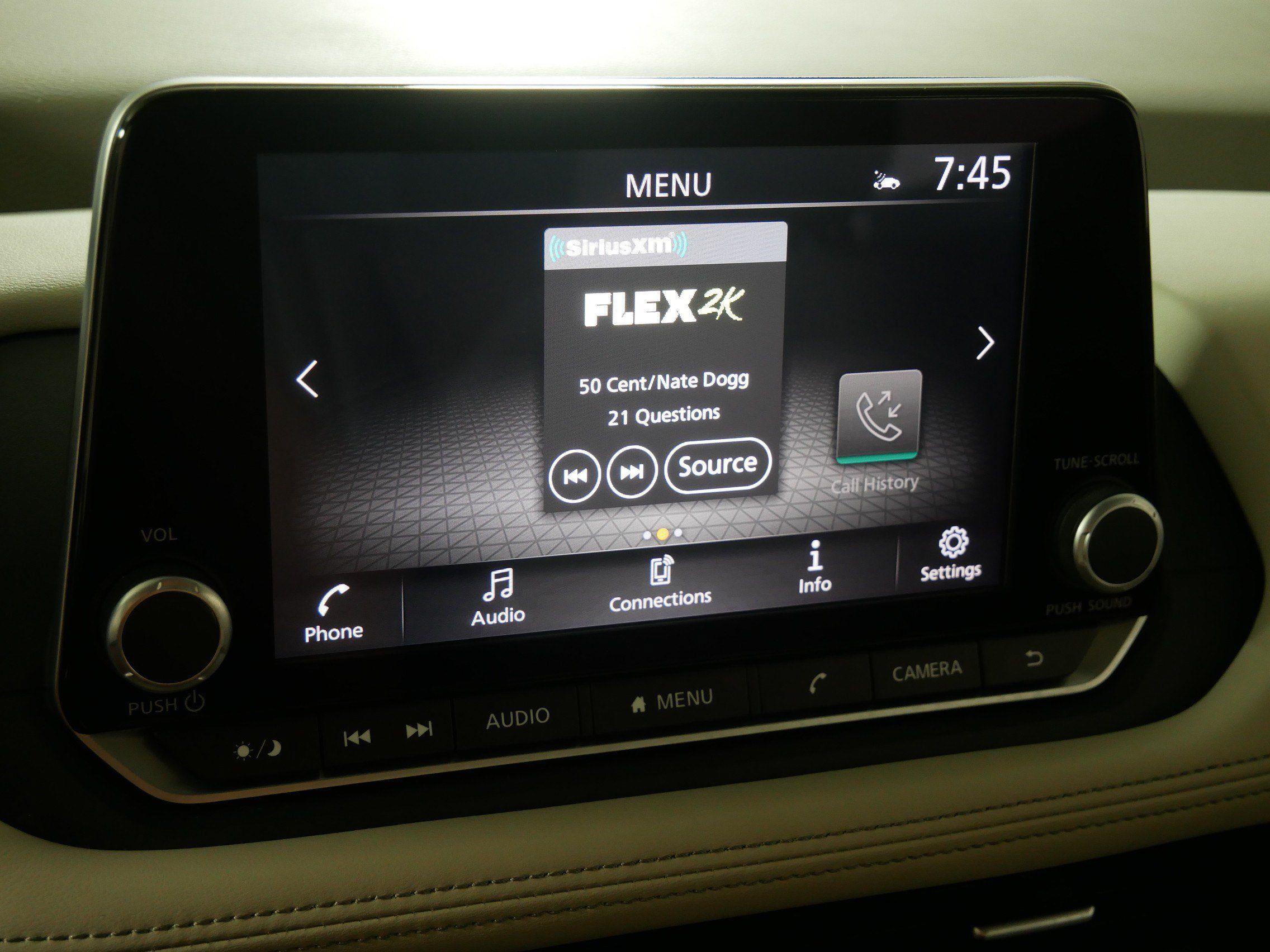 Used 2025 Nissan Rogue SV AWD/4WD image 22