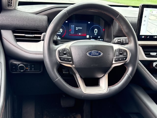 Used 2025 Ford Explorer Active AWD/4WD image 22