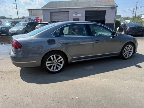 Used 2017 Volkswagen Passat 1.8T SE FWD image 6