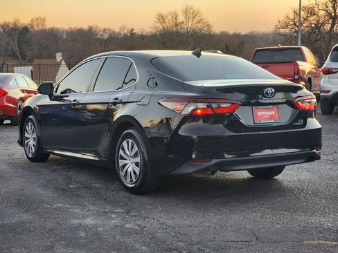 Used 2022 Toyota Camry LE image 5