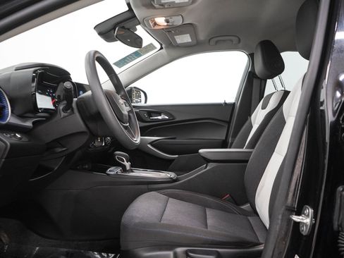 Used 2024 Chevrolet Trax LS FWD image 21