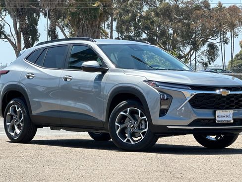 New 2025 Chevrolet Trax LT w/ Driver Confidence Package image 2