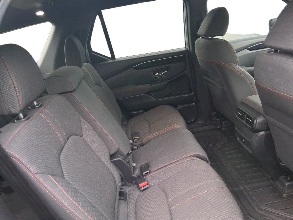 Used 2025 Honda Pilot Sport image 28