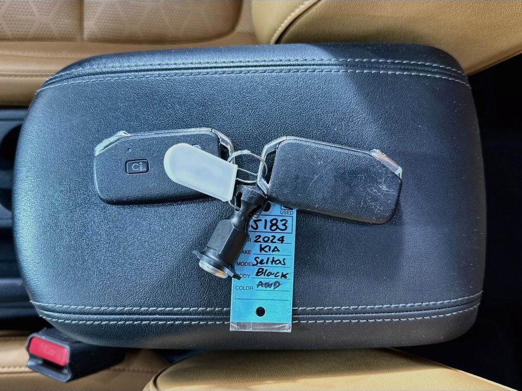 Used 2024 Kia Seltos EX AWD/4WD image 29