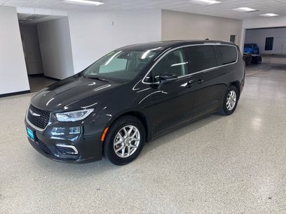 Used 2023 Chrysler Pacifica Touring-L