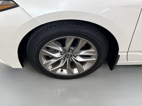 Used 2021 Toyota Avalon XLE w/ Moonroof Package FWD image 30