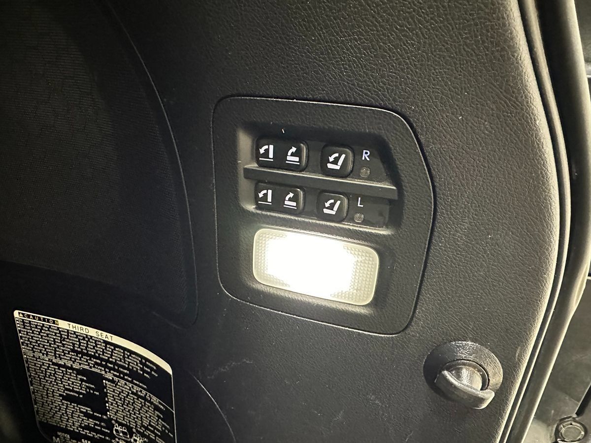 Used 2016 Lexus LX 570 4WD w/ Luxury Package image 11