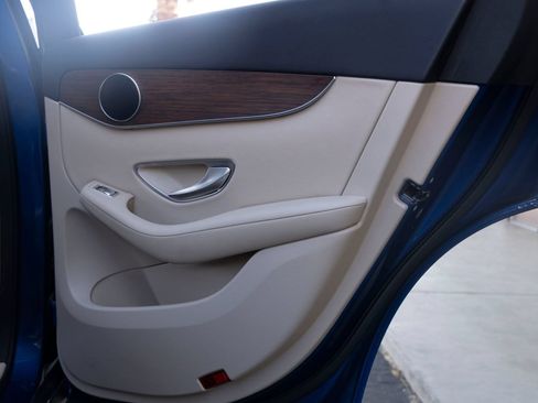 Used 2022 Mercedes-Benz GLC 300 image 22