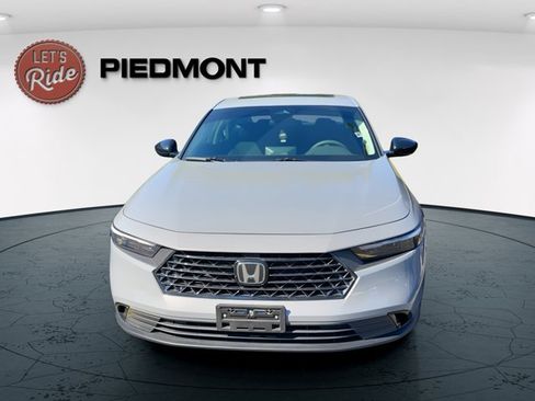 Used 2025 Honda Accord SE image 2