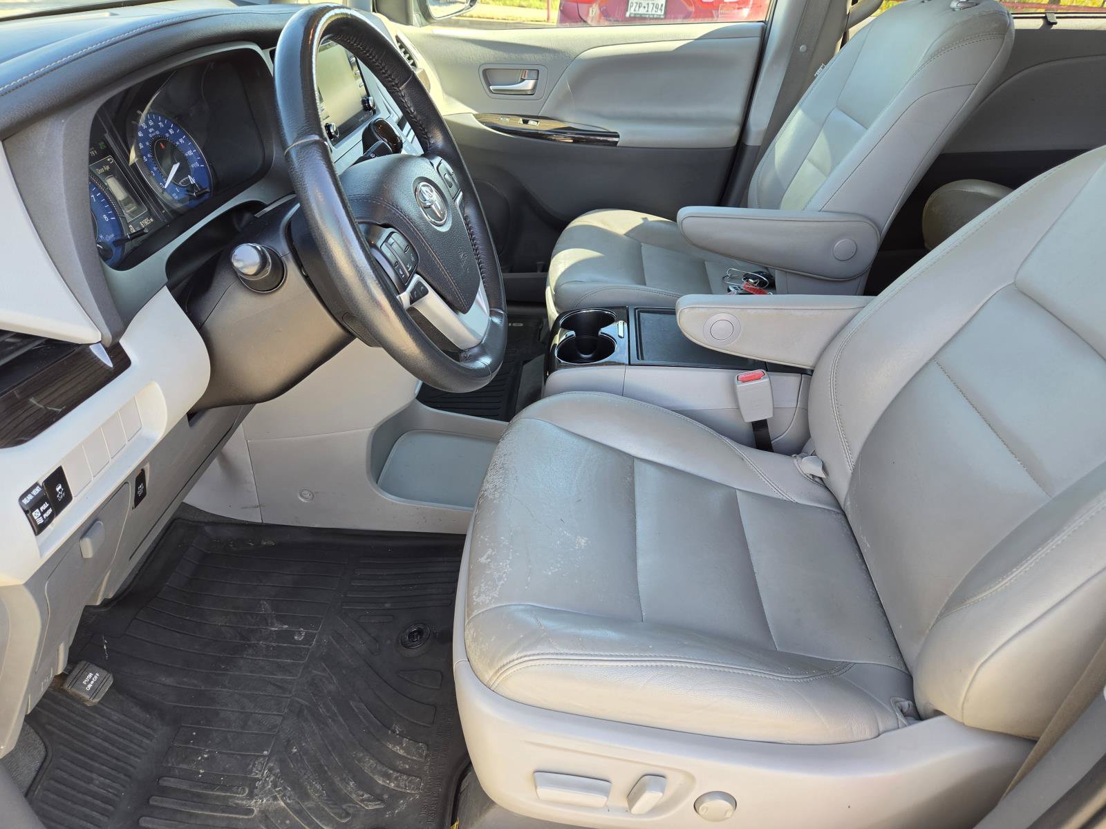 Used 2020 Toyota Sienna XLE FWD image 27