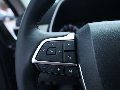 Used 2025 Toyota Highlander XLE image 30