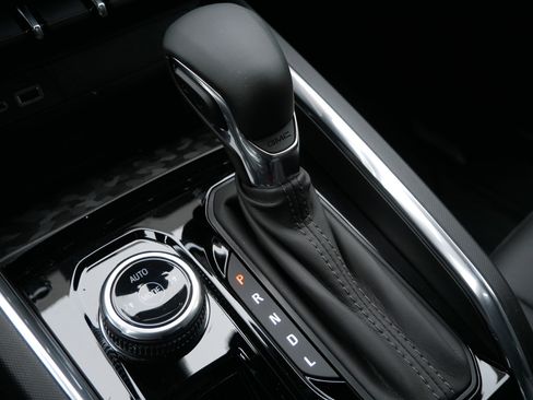 New 2026 GMC Canyon Elevation w/ Convenience Package image 9