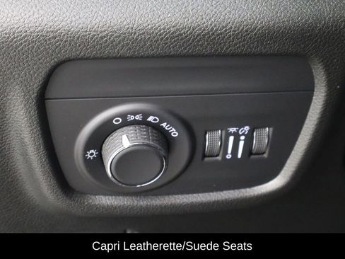 Used 2025 Jeep Grand Cherokee Altitude image 22