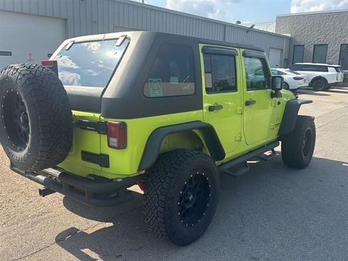 Used 2017 Jeep Wrangler Unlimited Sahara w/ Dual Top Group AWD/4WD image 3