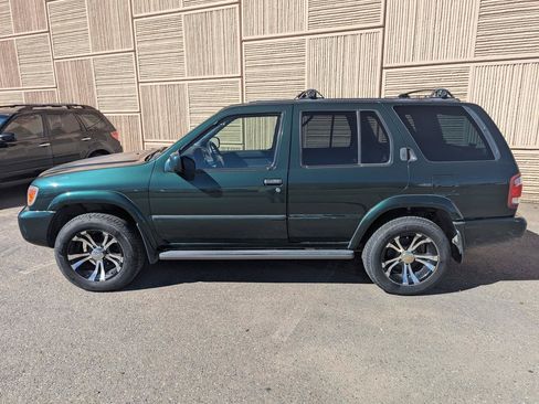 Used 2001 Nissan Pathfinder LE AWD/4WD image 2