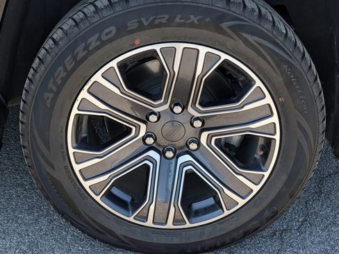 Used 2024 Jeep Wagoneer L Series II image 9