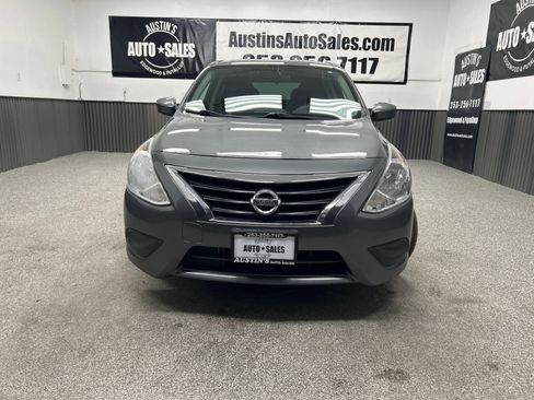 Used 2016 Nissan Versa SV FWD image 2
