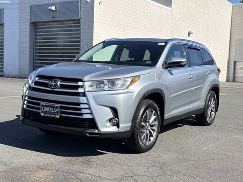 Used 2019 Toyota Highlander XLE AWD/4WD image 6