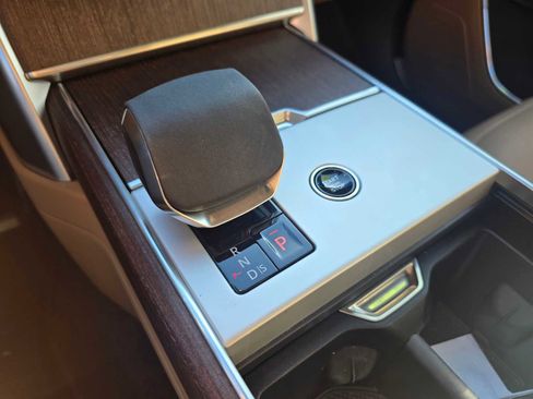 Used 2025 Land Rover Range Rover SE image 31