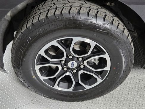 Used 2024 Ford Expedition Max XLT image 9