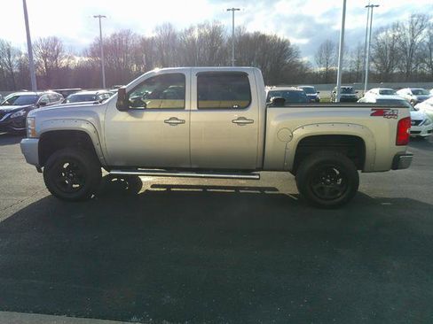 Used 2011 Chevrolet Silverado 1500 LT w/ Z71 Appearance Package image 3