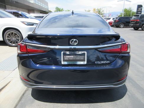 Used 2025 Lexus ES 300h w/ Premium Package FWD image 7