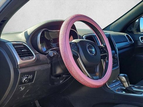 Used 2018 Jeep Grand Cherokee Laredo image 9