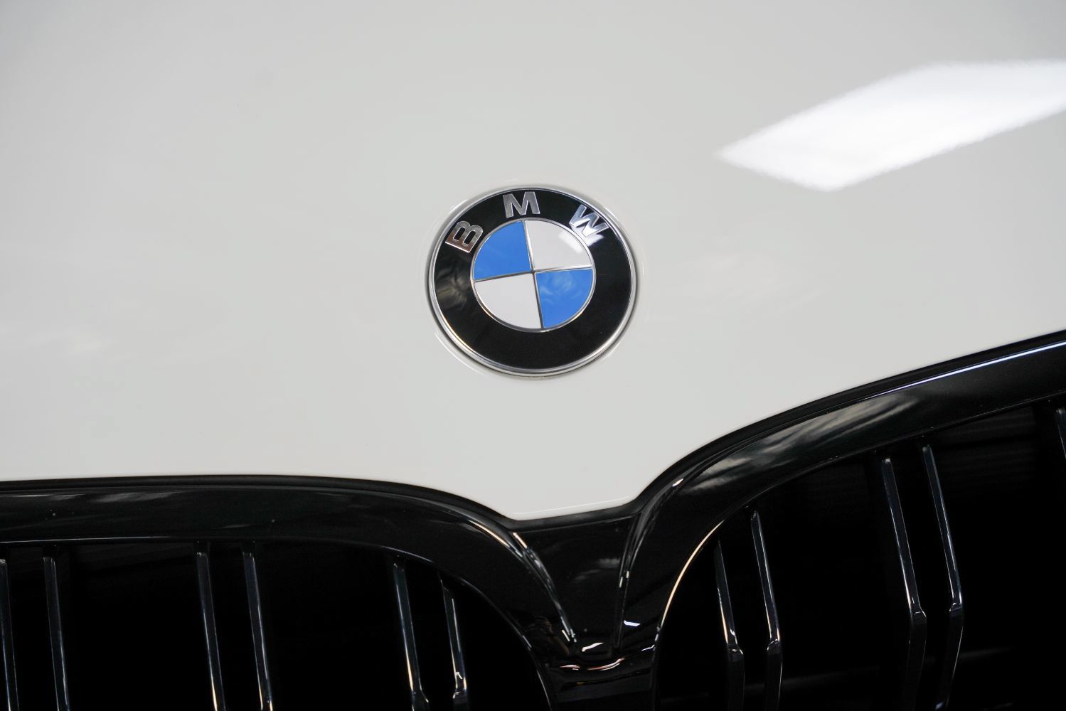Used 2025 BMW M8 Competition w/ M Carbon Exterior Package AWD/4WD image 13