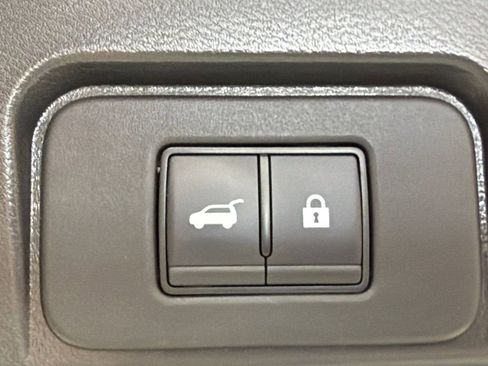Used 2023 Nissan Rogue SL FWD image 20