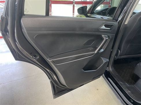 Used 2020 Volkswagen Tiguan SE AWD/4WD image 23