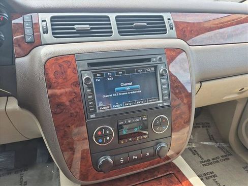 Used 2011 Chevrolet Suburban LTZ RWD image 15