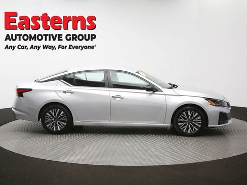 Used 2024 Nissan Altima 2.5 SV FWD image 45