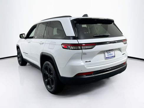 Used 2023 Jeep Grand Cherokee Limited w/ Black Appearance Package AWD/4WD image 7