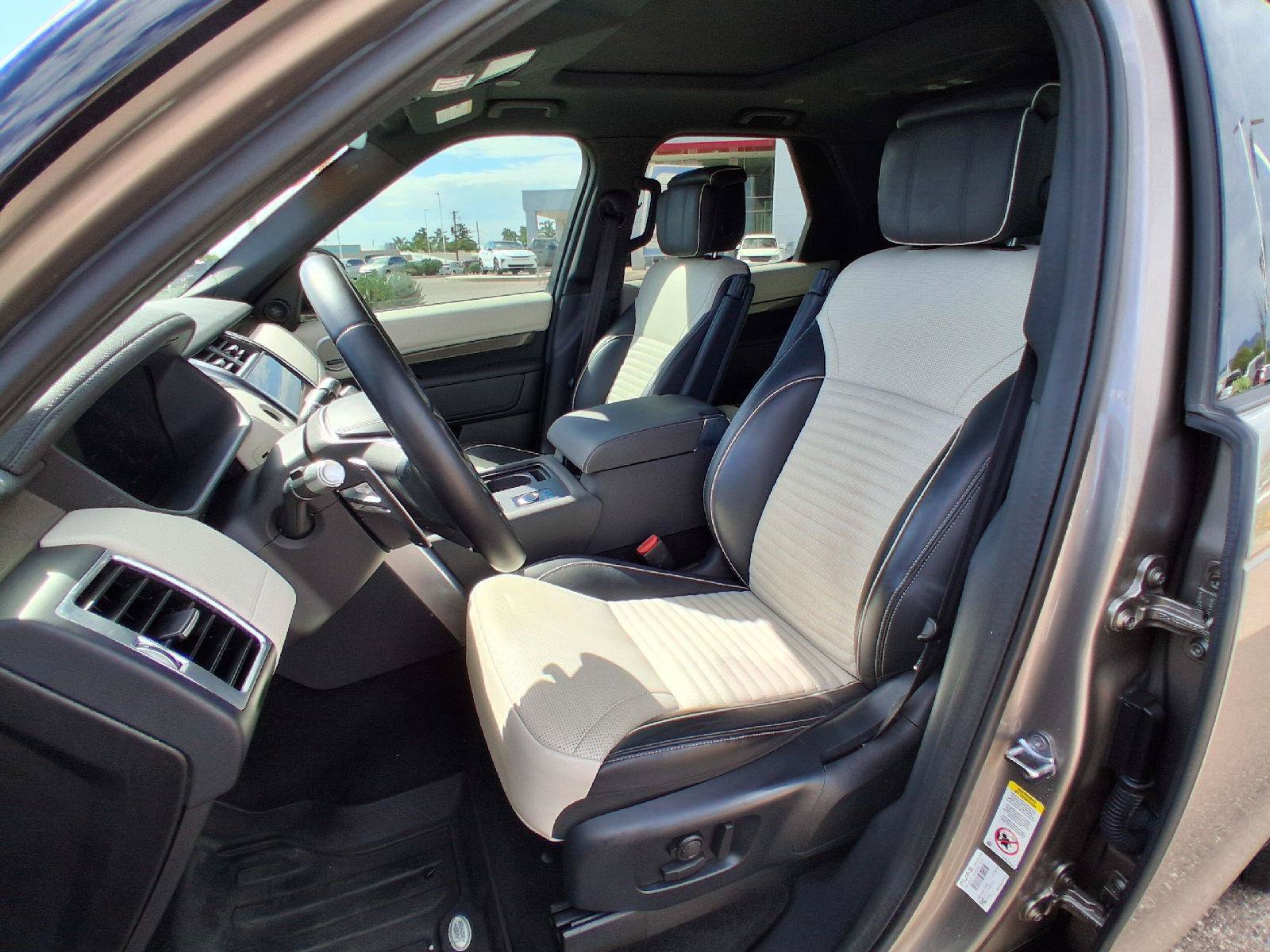 Used 2021 Land Rover Discovery HSE R-Dynamic AWD/4WD image 17