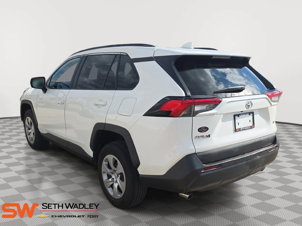 Used 2021 Toyota RAV4 LE FWD image 5