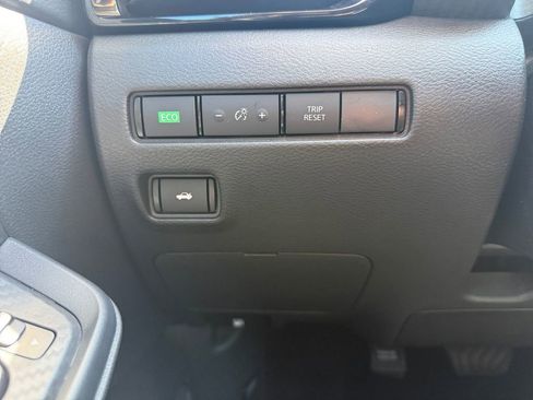 Used 2025 Nissan Sentra SV FWD image 25