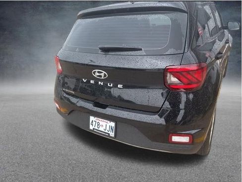 Used 2025 Hyundai Venue SE FWD image 8