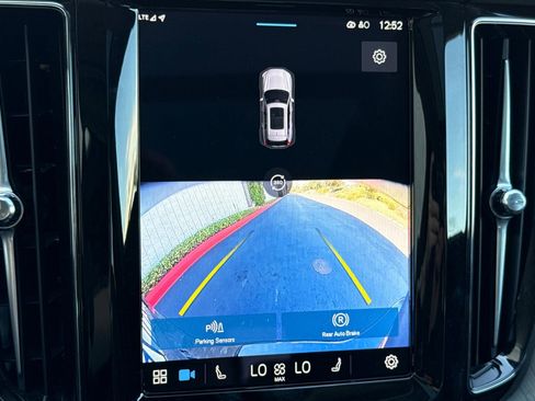 Used 2025 Volvo XC60 B5 Plus image 25