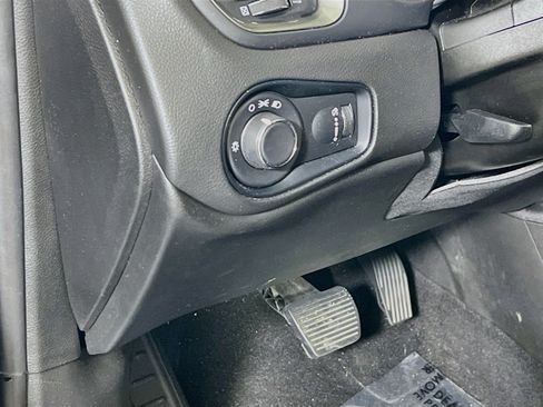 Used 2023 Jeep Renegade Latitude AWD/4WD image 10