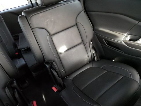 Used 2023 GMC Acadia SLT w/ Preferred Package image 14