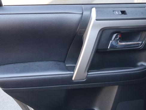 Used 2018 Toyota 4Runner SR5 Premium AWD/4WD image 33