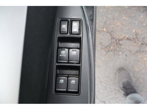 Used 2013 Subaru Legacy 2.5i AWD/4WD image 10