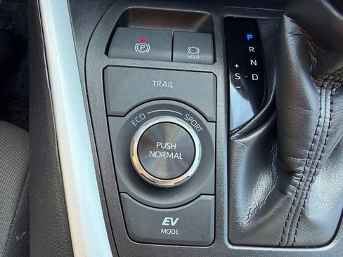 Certified 2025 Toyota RAV4 XLE AWD/4WD image 24
