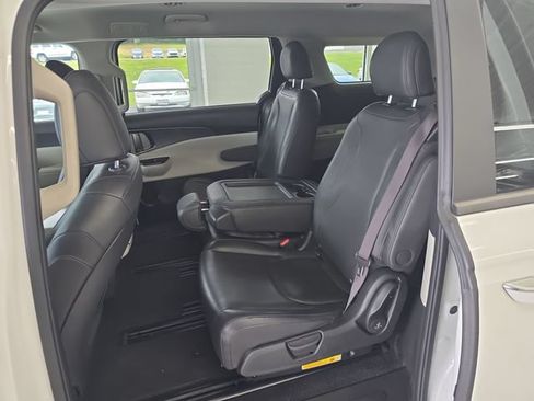 Certified 2024 Kia Carnival LX FWD image 10