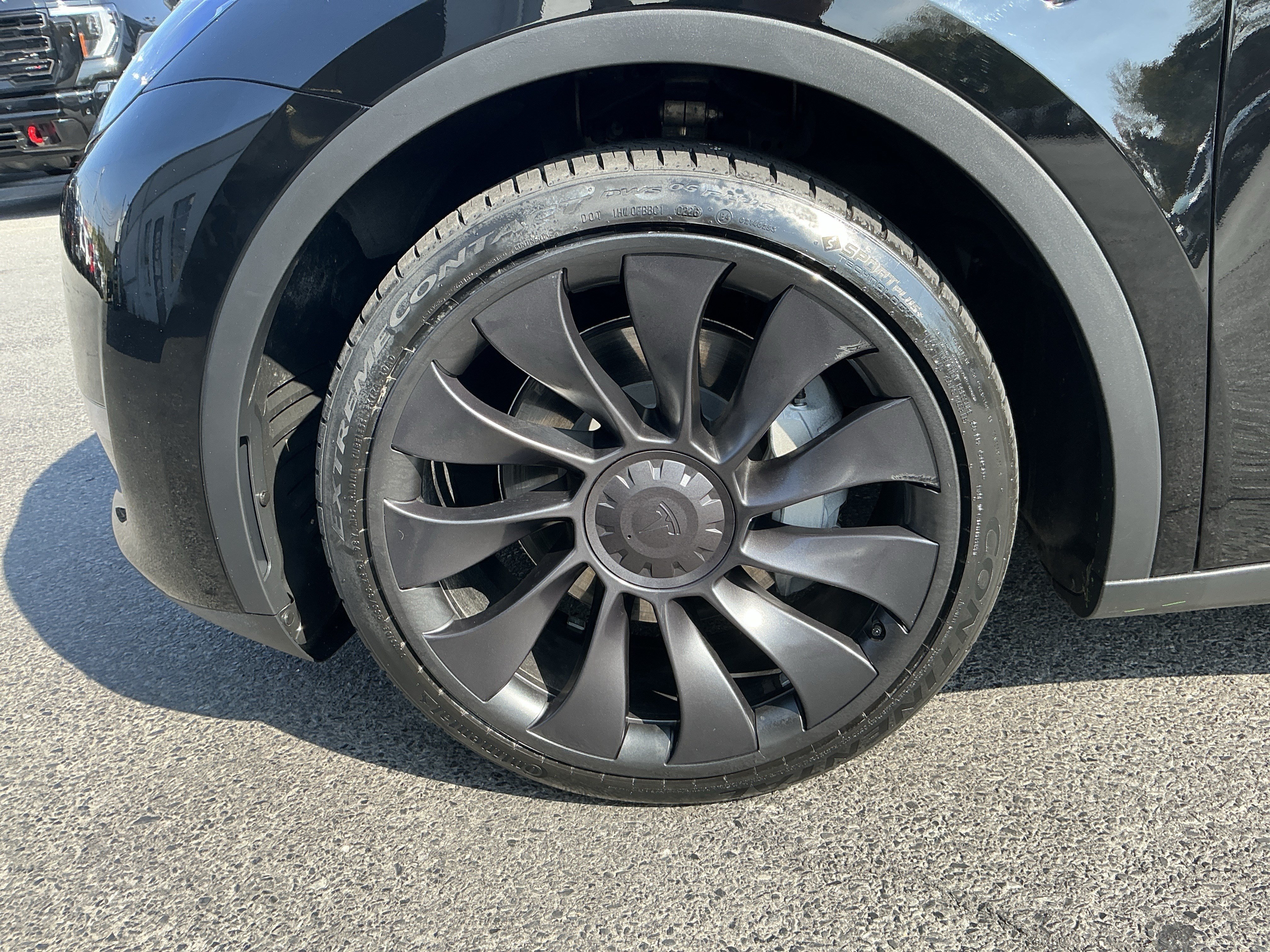 Used 2024 Tesla Model Y Long Range AWD/4WD image 9