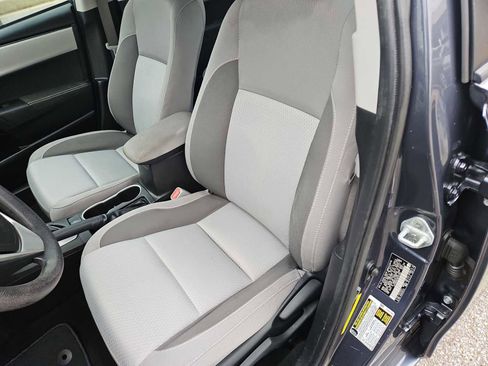 Used 2017 Toyota Corolla LE image 15