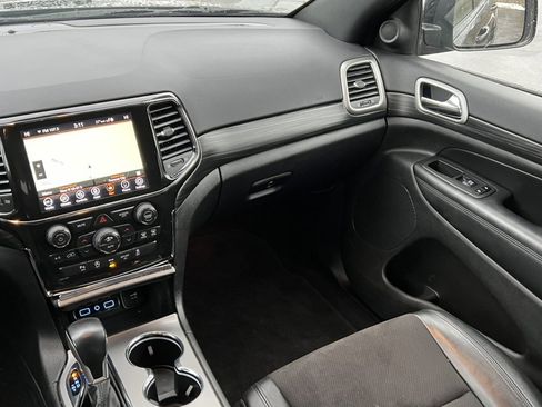 Used 2022 Jeep Grand Cherokee Laredo X image 31